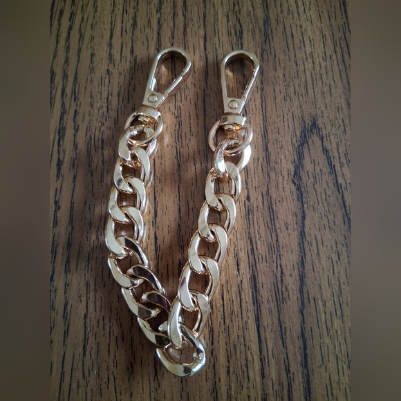 Accessories - Gold- tone Chain Link Purse Strap Extender/ Charm NWOT
